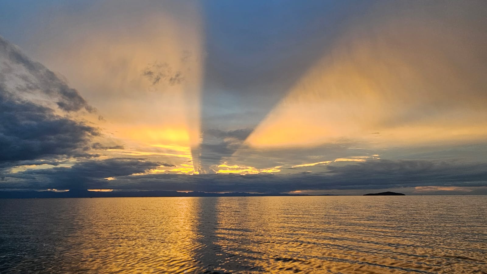 Cape Maclear — Kayaks, Crocodiles, and Sunsets