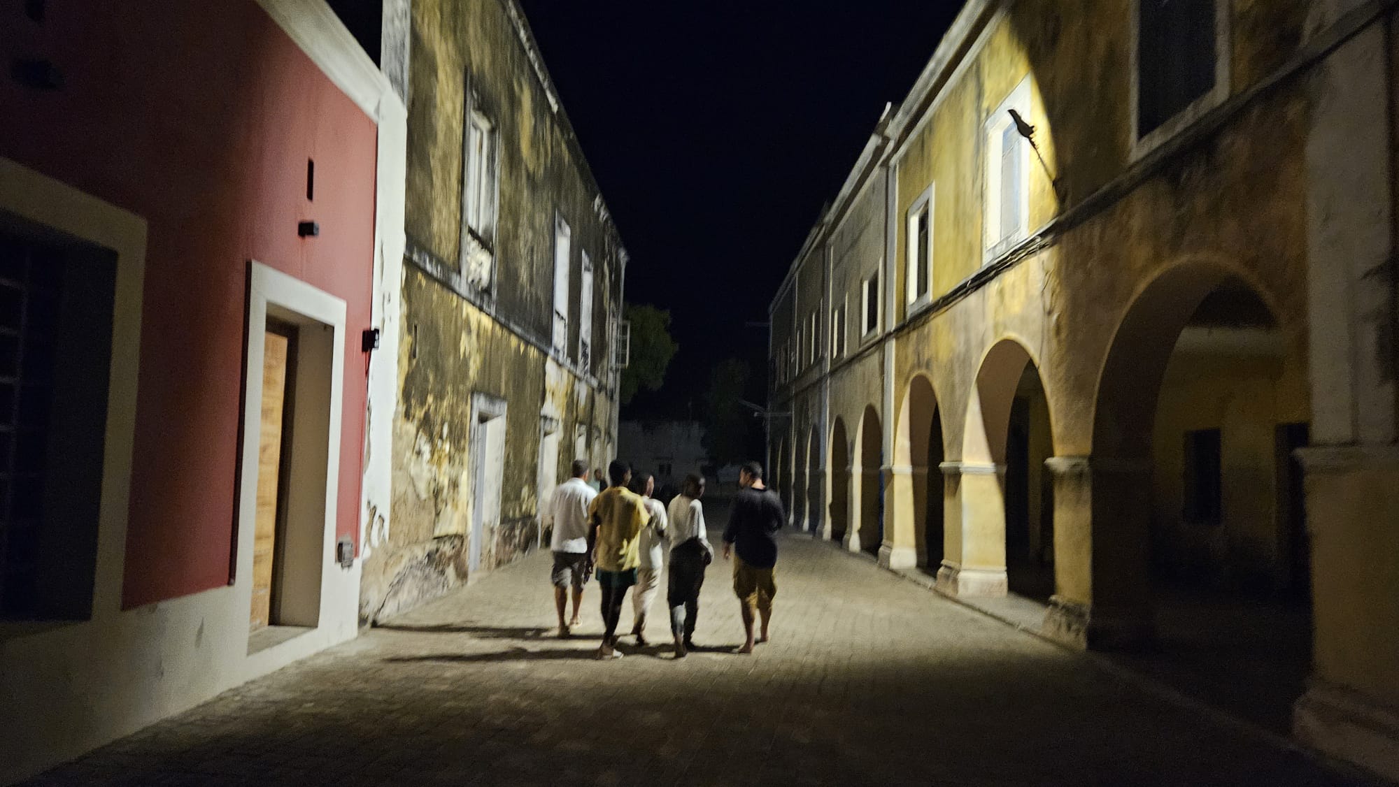 Ilha de Moçambique — Gabriela, Idalino, and Amisse's Fire