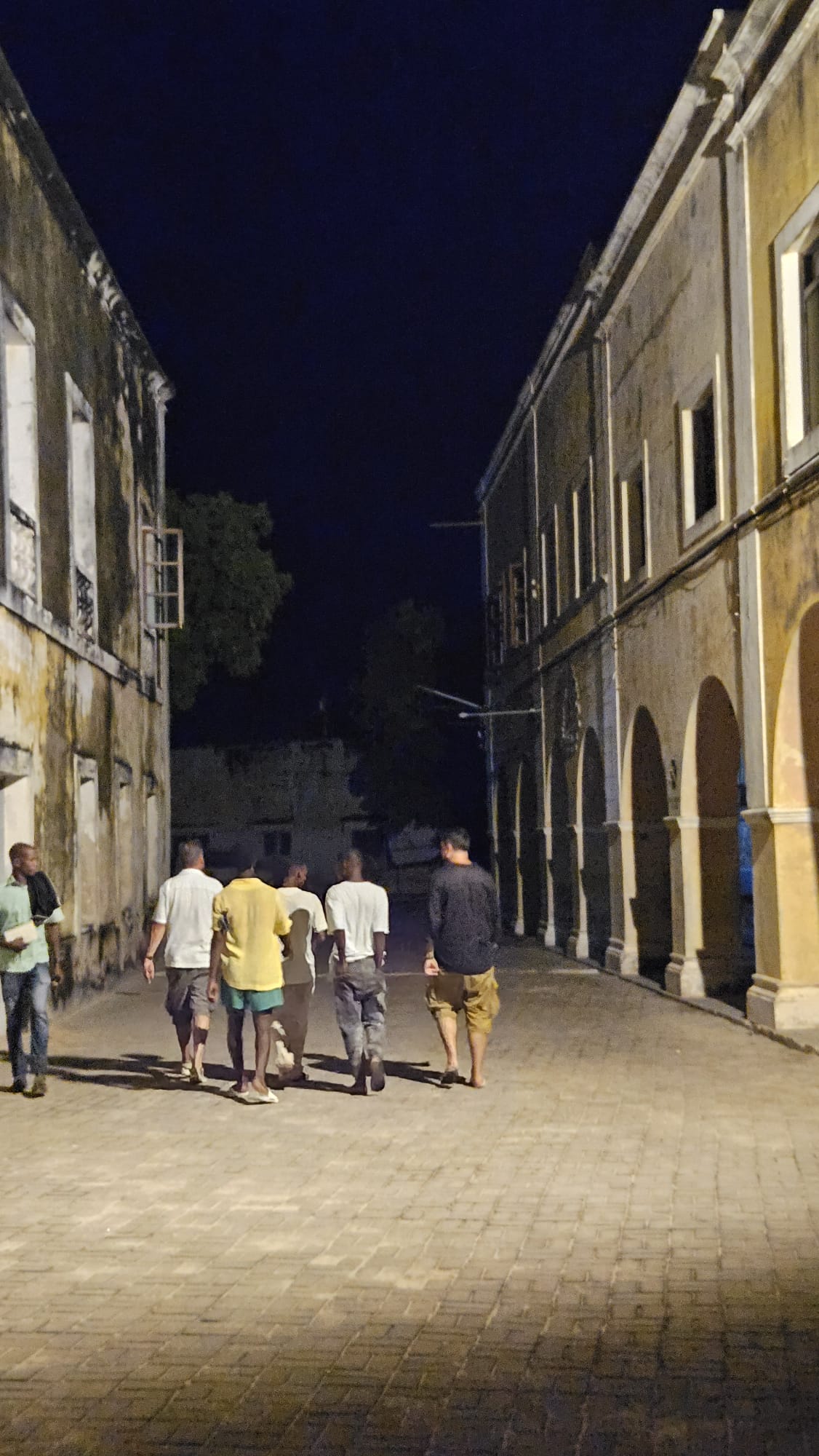 Ilha de Moçambique — Gabriela, Idalino, and Amisse's Fire