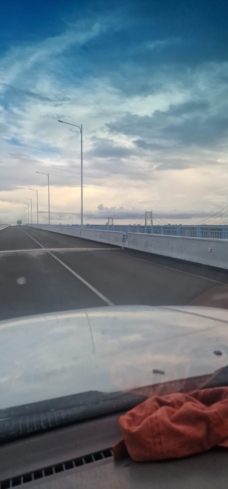Gorongosa → Tofo — Flooded Rivers, Guess the Hitchhiker, and Moisés's Beer