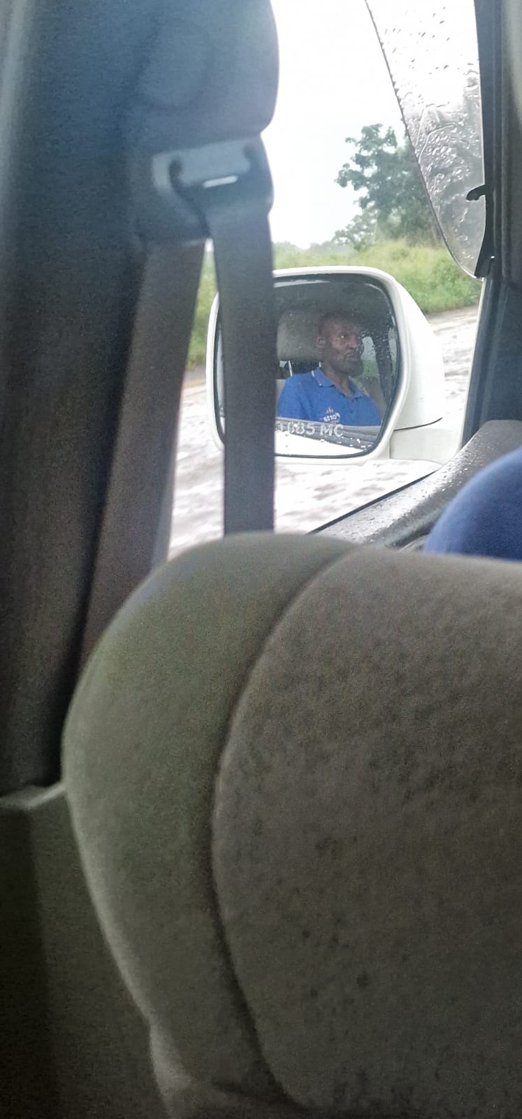 Gorongosa → Tofo — Flooded Rivers, Guess the Hitchhiker, and Moisés's Beer