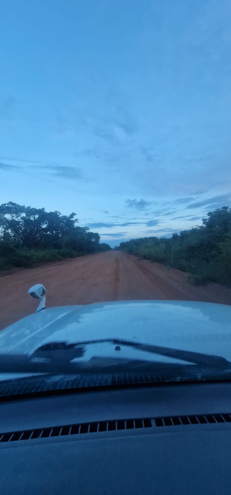Gorongosa → Tofo — Flooded Rivers, Guess the Hitchhiker, and Moisés's Beer