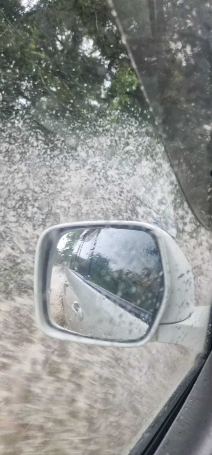Gorongosa → Tofo — Flooded Rivers, Guess the Hitchhiker, and Moisés's Beer