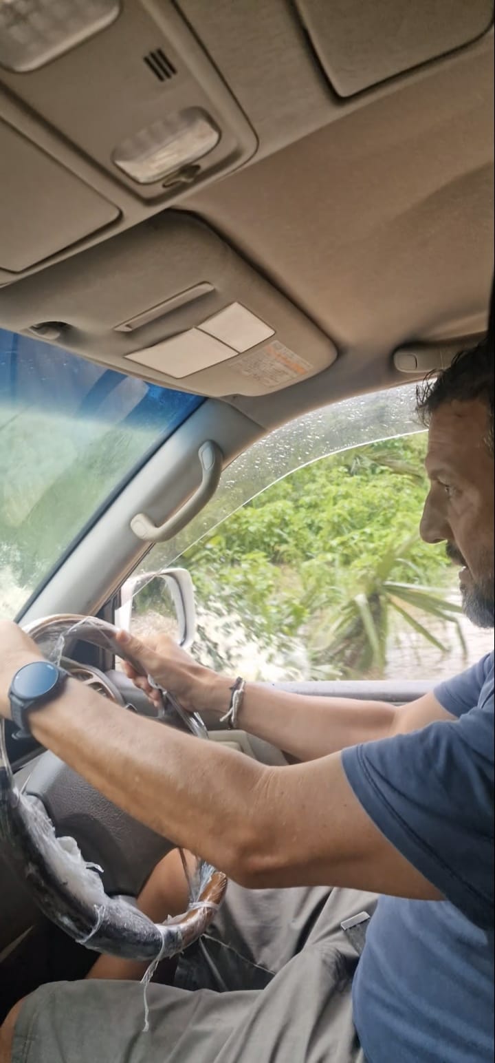 Gorongosa → Tofo — Flooded Rivers, Guess the Hitchhiker, and Moisés's Beer